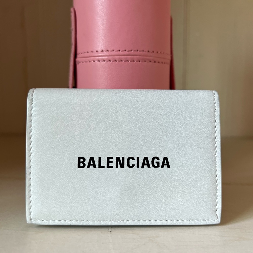 SALE ❤️FINAL SALE💐BALENCIAGA tri-fold wallet 🌸